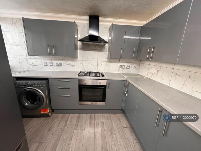 Flat Master Gunner Place in Greater London