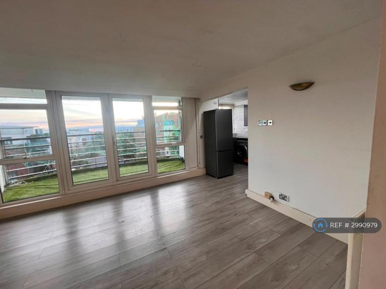 Flat Master Gunner Place in Greater London