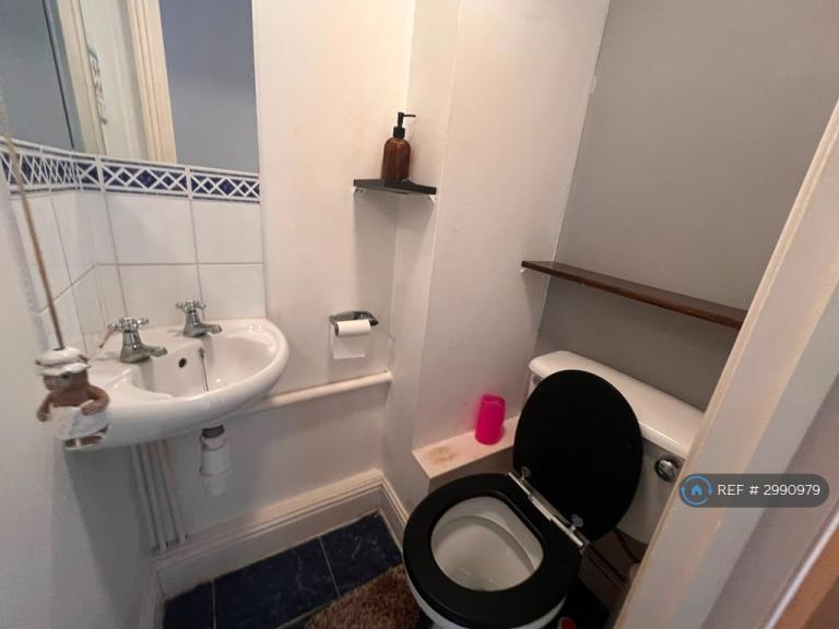 Flat Master Gunner Place in Greater London