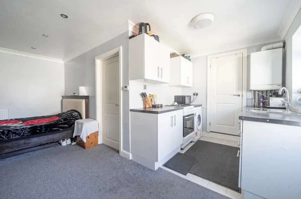 Room Bradley Road in Slough