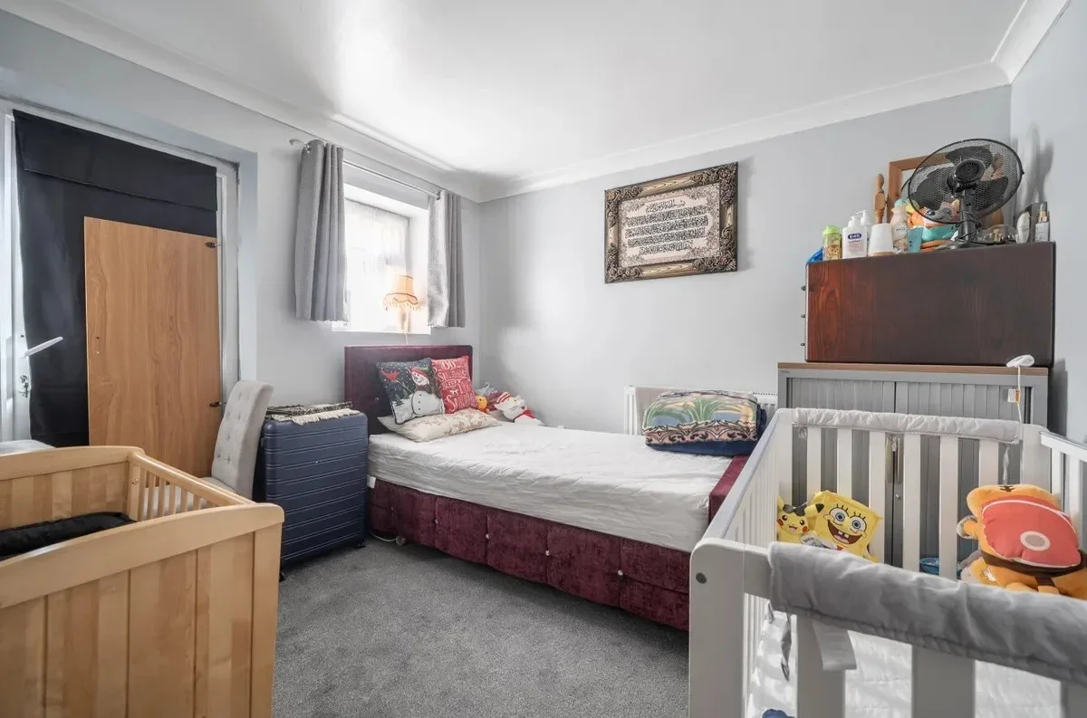 Room Bradley Road in Slough