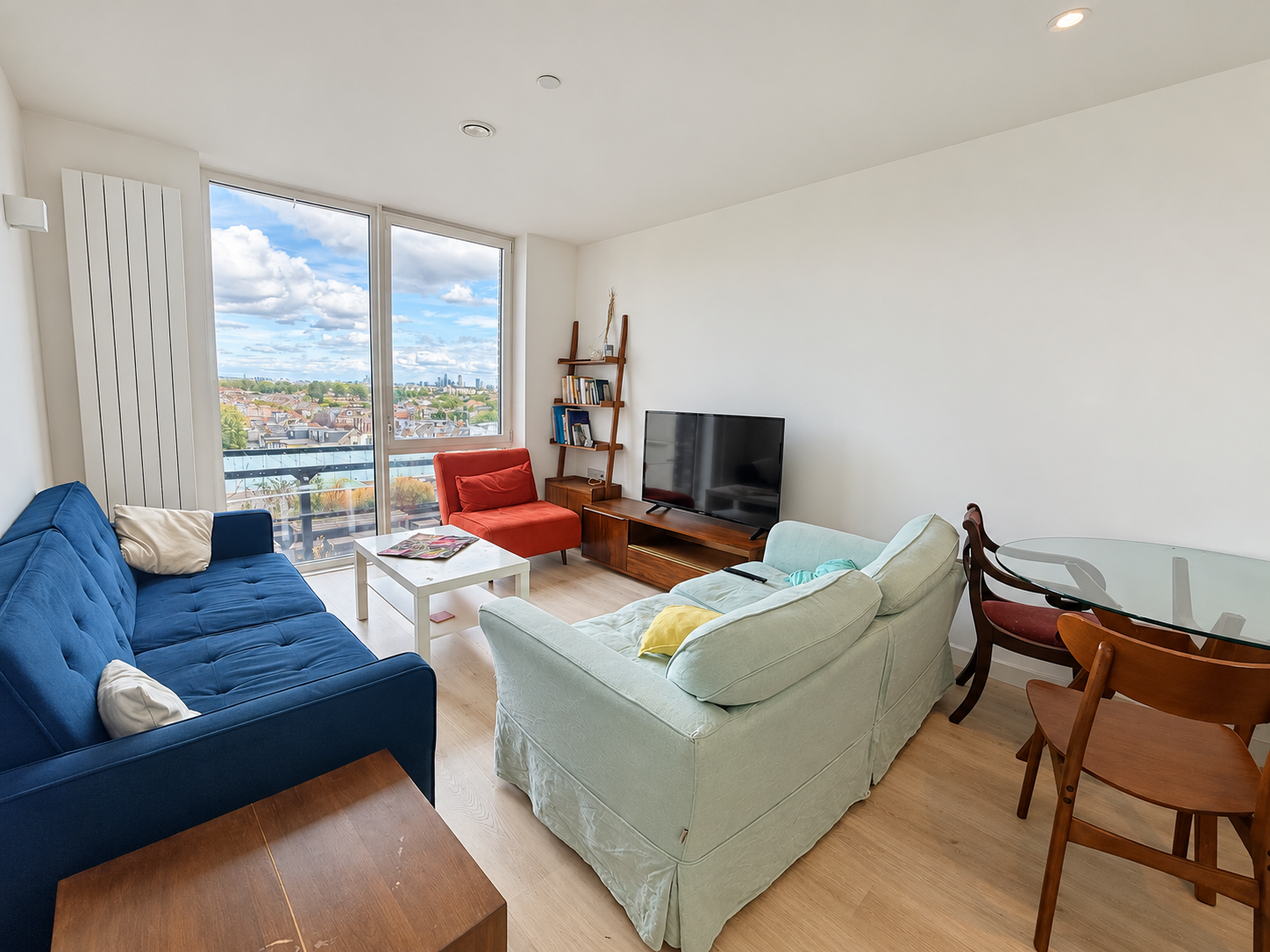Flat Bollo Lane in Greater London