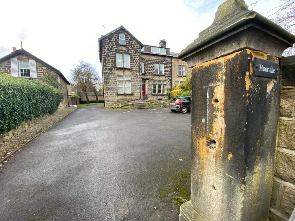 Flat Outwood Lane in Leeds