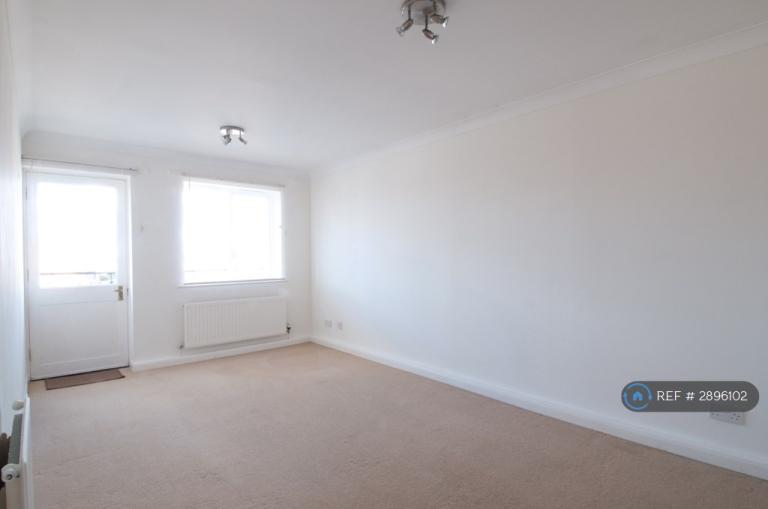 Flat Cedars Road in Maidenhead