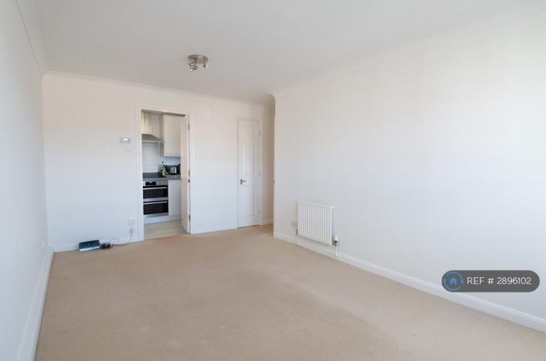 Flat Cedars Road in Maidenhead