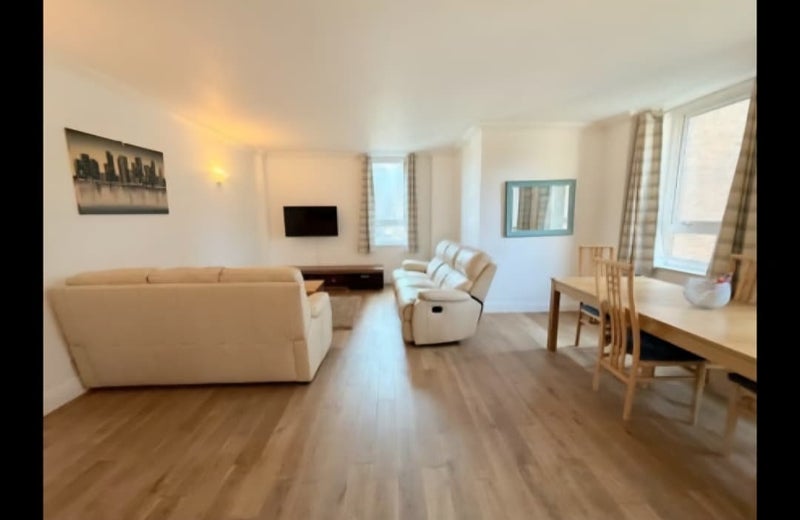 Room Lanark Square in Greater London