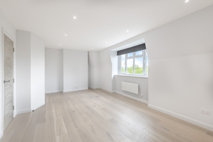 Flat Temple Market in Elmbridge