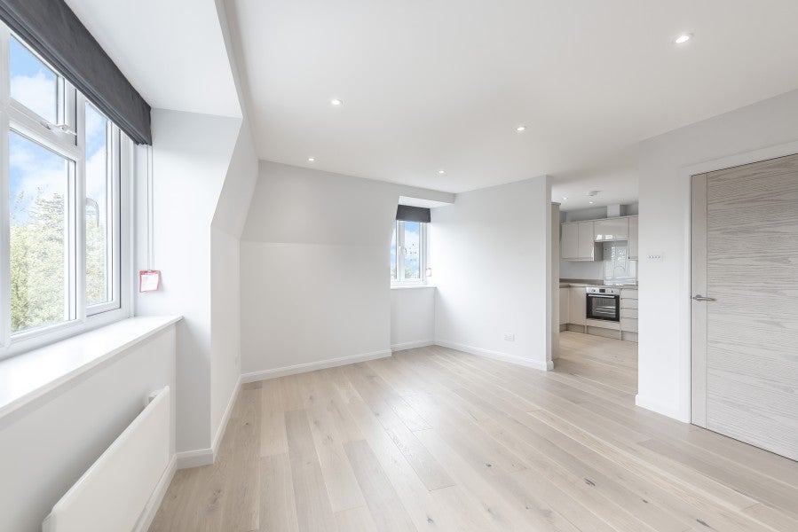 Flat Temple Market in Elmbridge