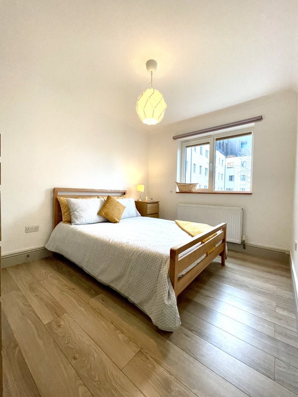 Flat Rumsey Road in Greater London