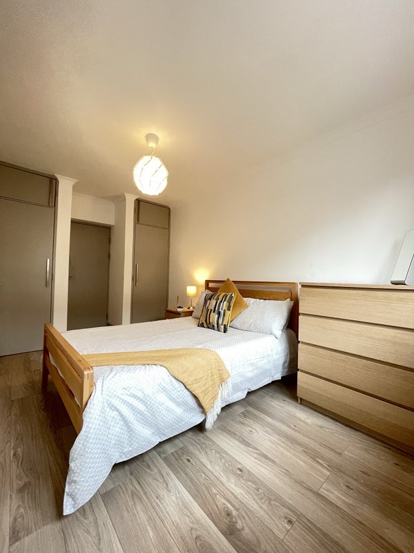 Flat Rumsey Road in Greater London