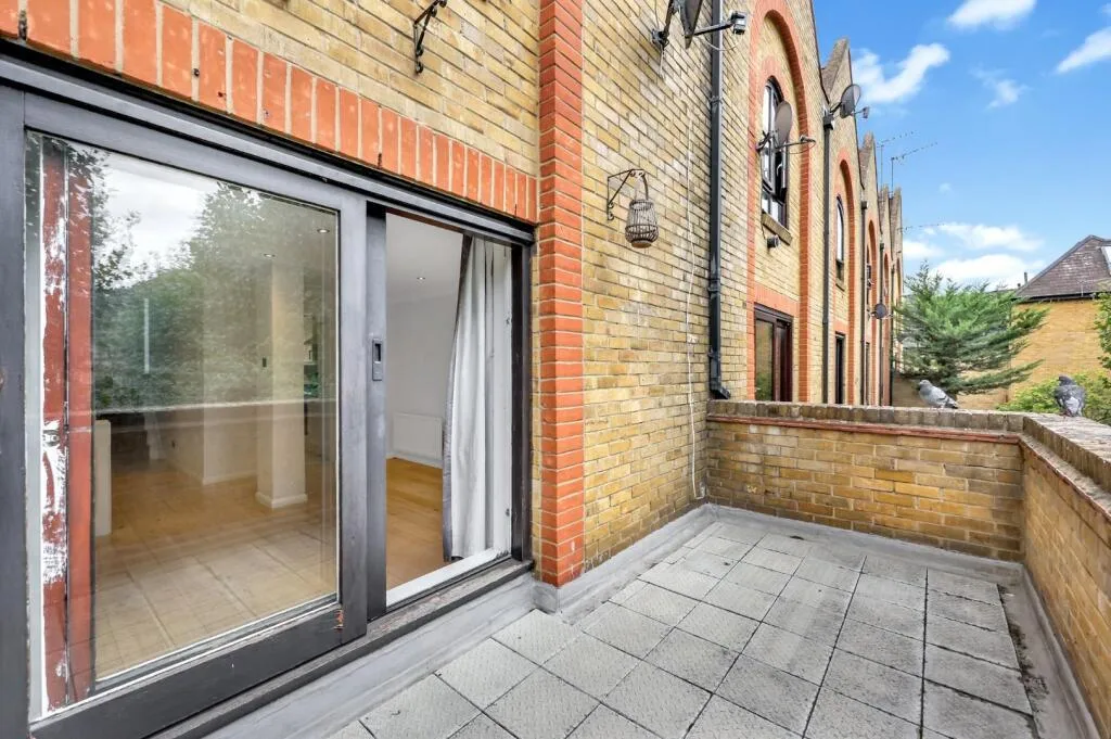 House Lime Close in Greater London
