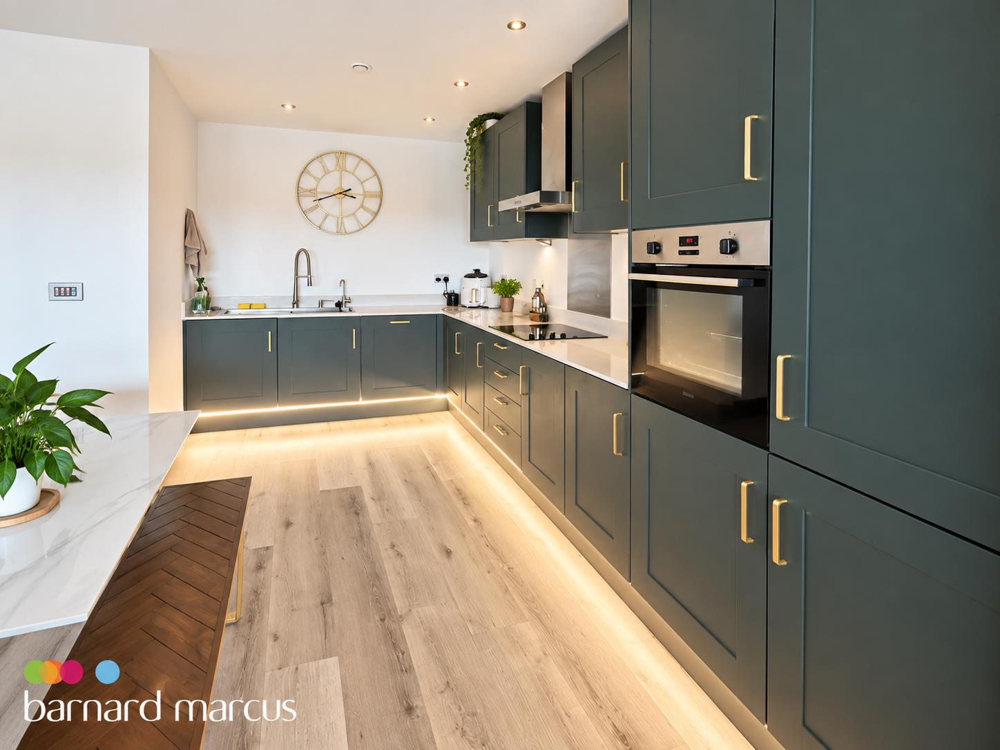 Flat Rose Gardens in Greater London