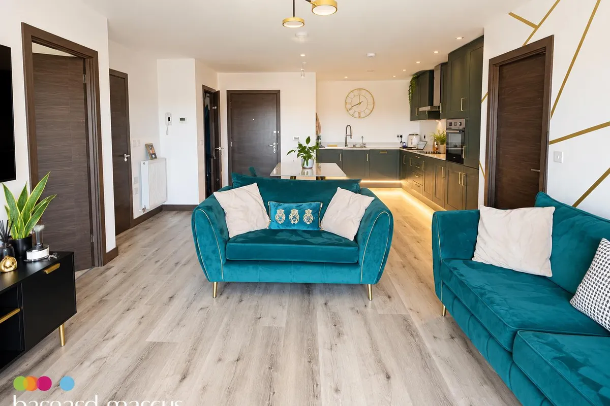 Flat Rose Gardens in Greater London
