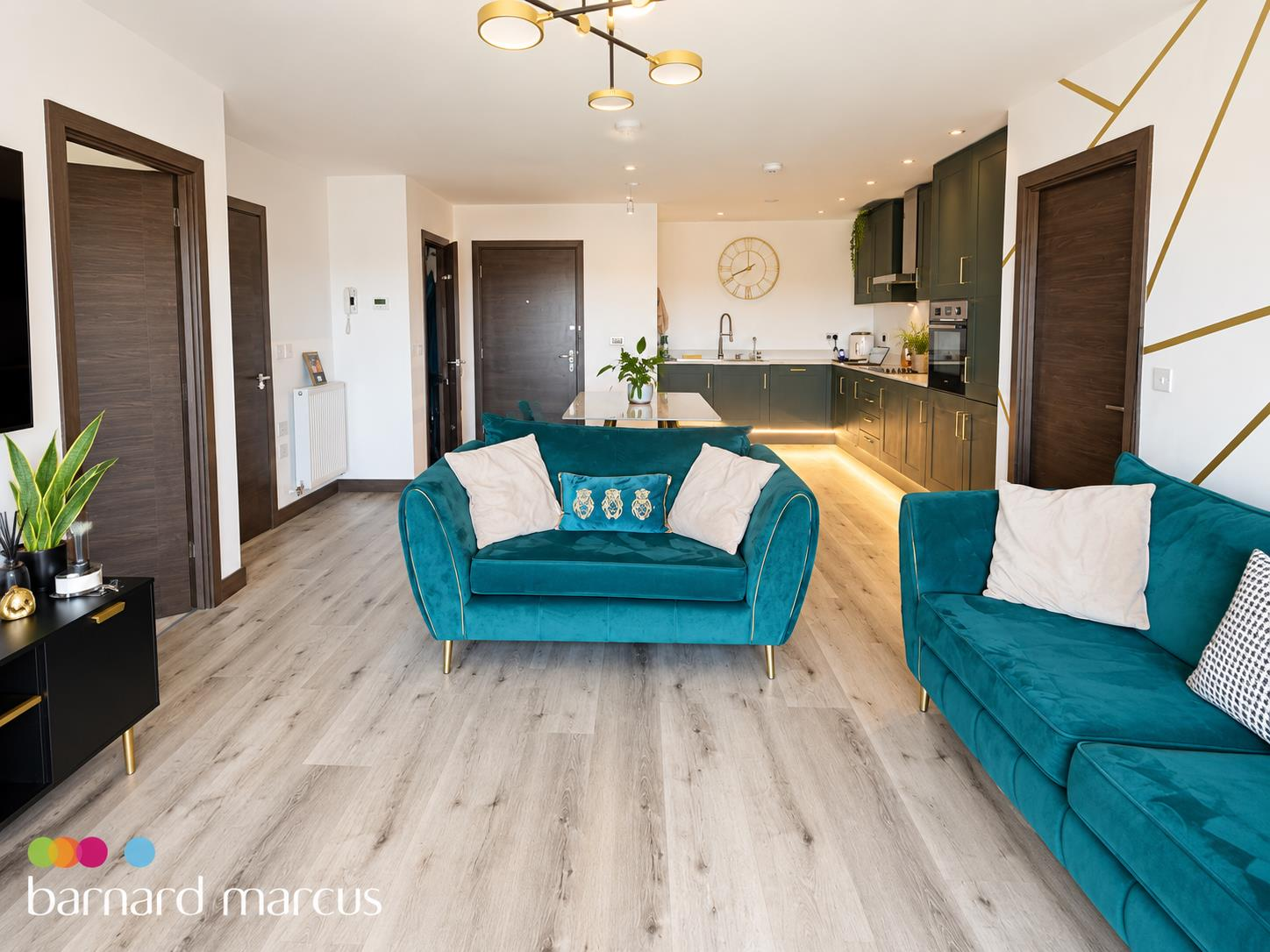 Flat Rose Gardens in Greater London