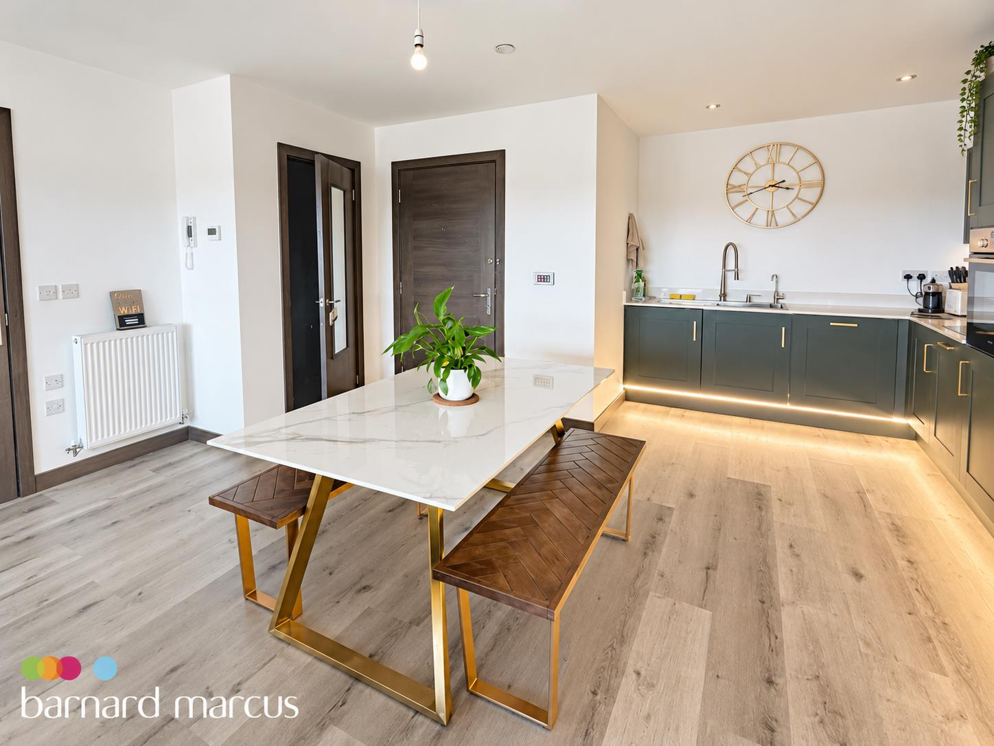 Flat Rose Gardens in Greater London