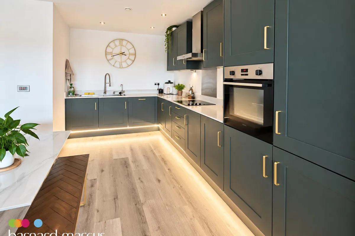 Flat Rose Gardens in Greater London