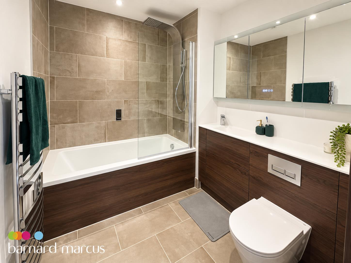 Flat Rose Gardens in Greater London