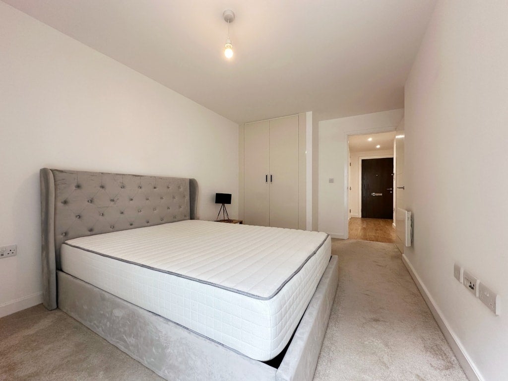 Flat Caversham Road in Greater London