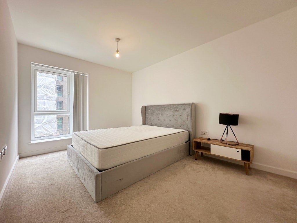 Flat Caversham Road in Greater London