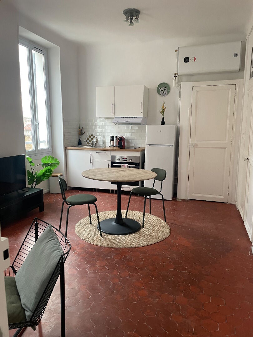 Chambre Rue Chaix à Marseille