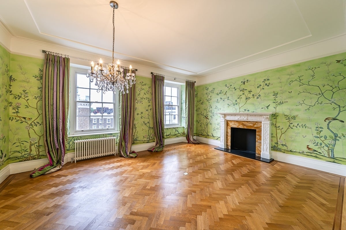 Flat Warwick Square in City of Westminster