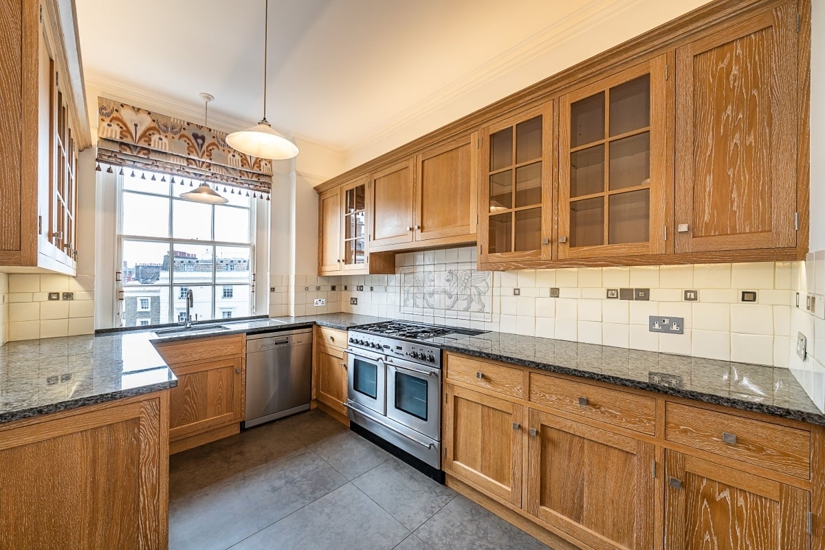 Flat Warwick Square in City of Westminster