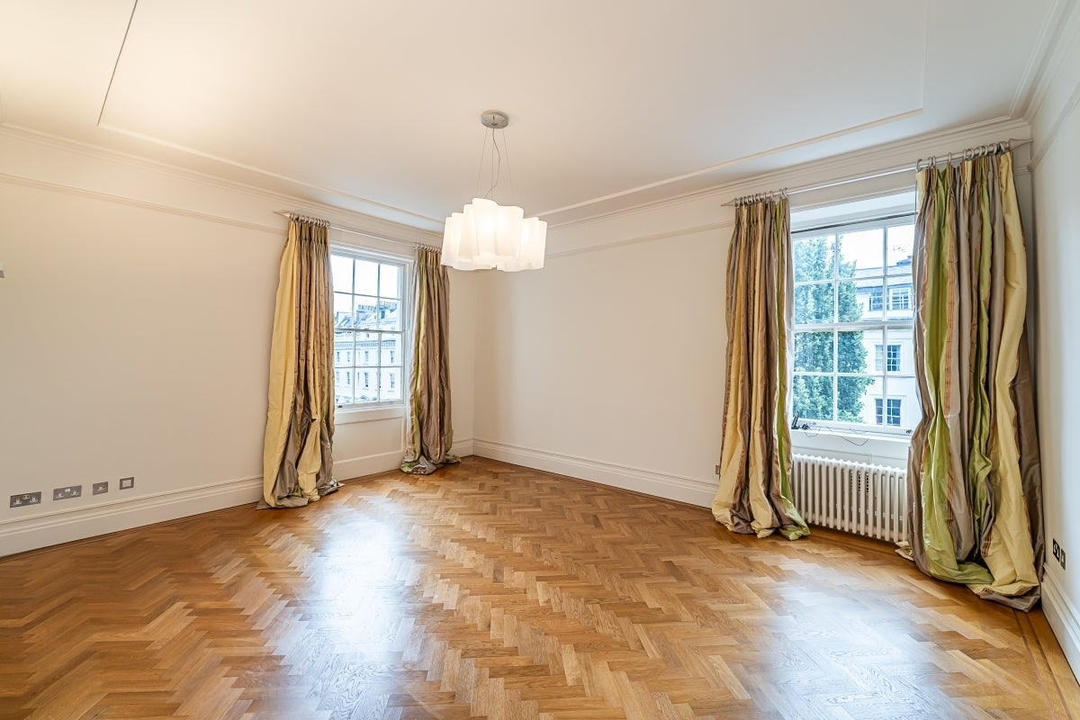 Flat Warwick Square in City of Westminster