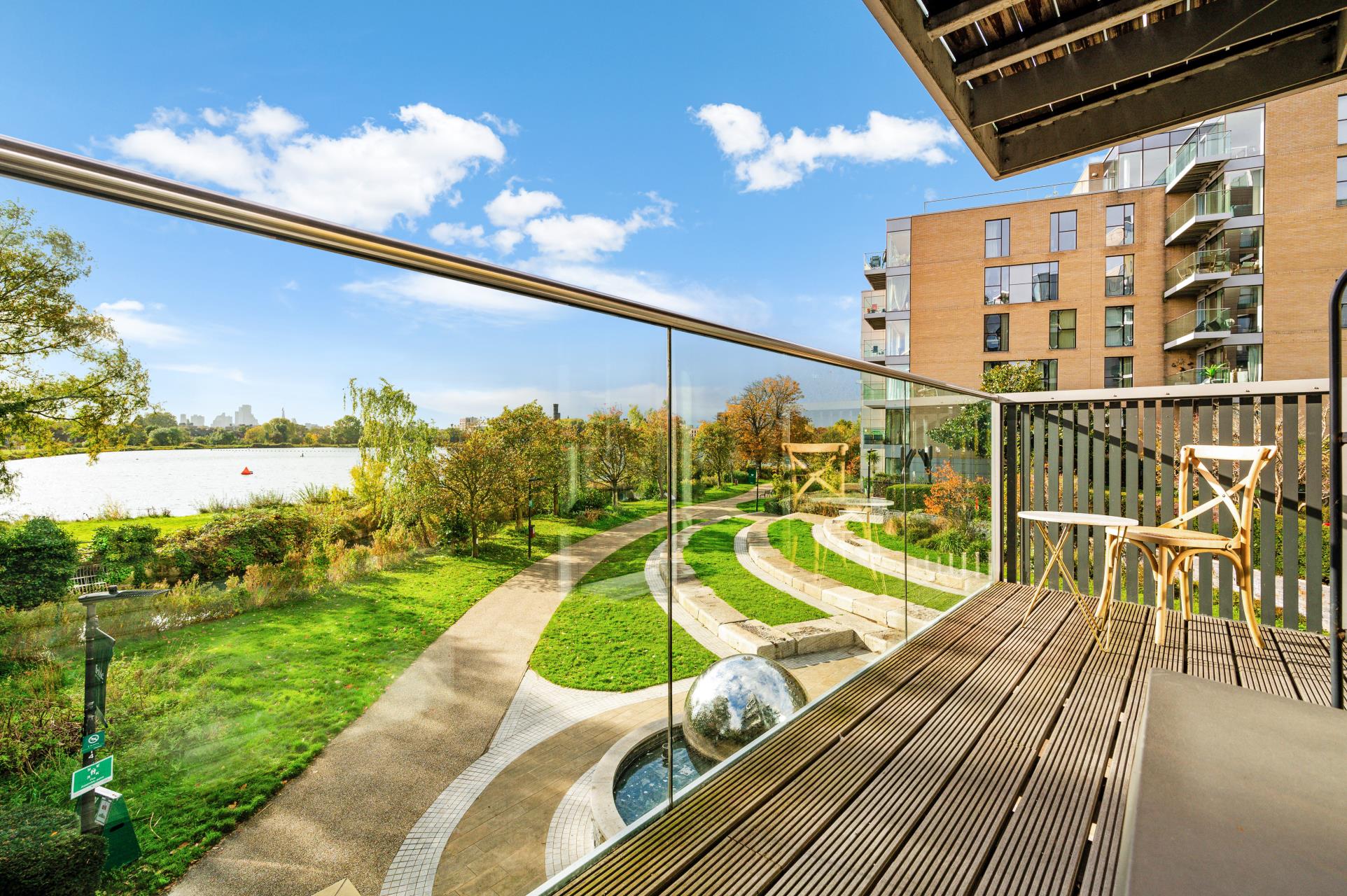 Flat Riverside Gardens in Greater London