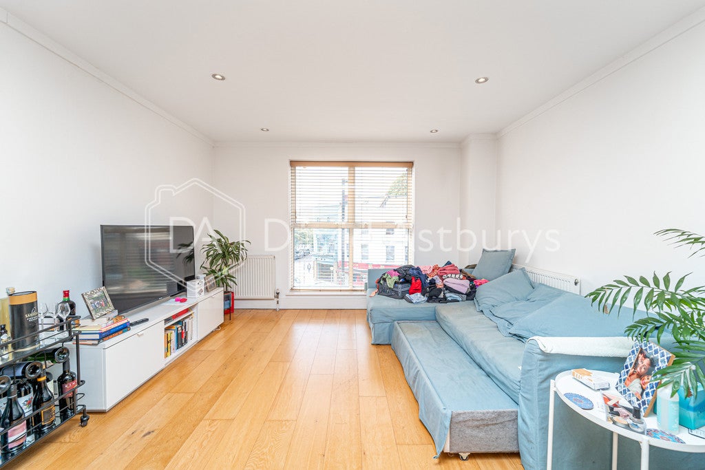 Flat Liverpool Road in Greater London