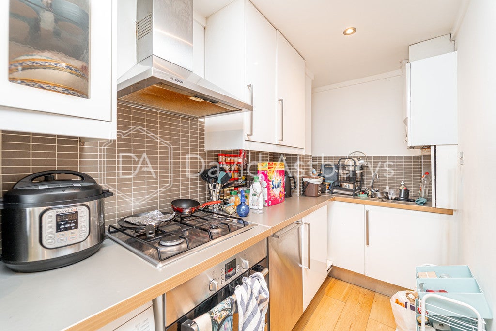 Flat Liverpool Road in Greater London