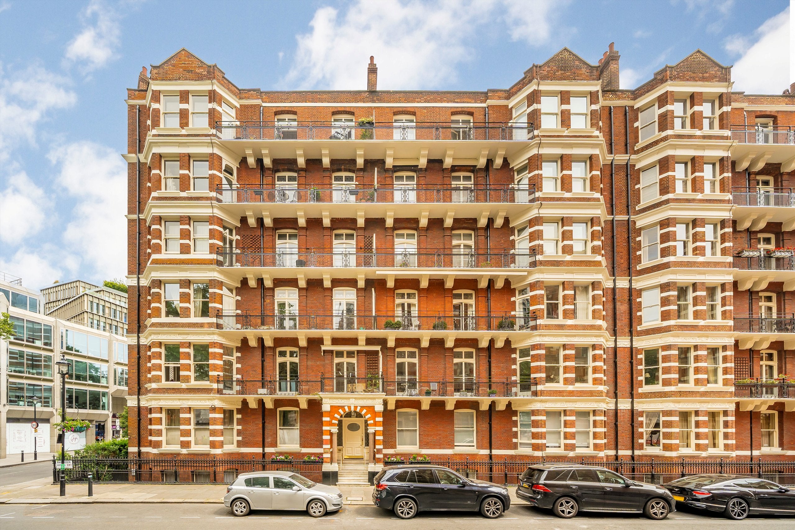 Flat Ambrosden Avenue in City of Westminster