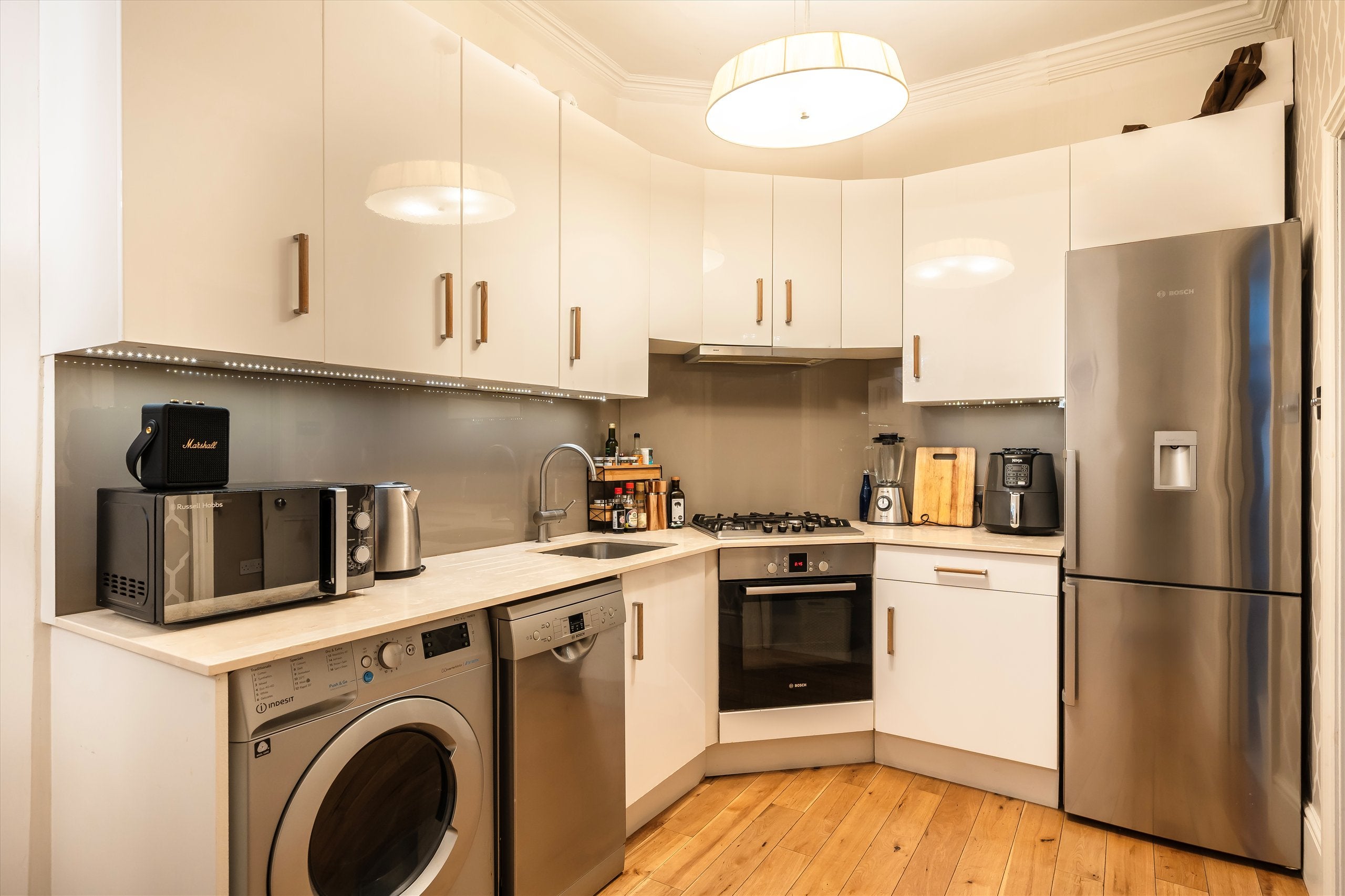 Flat Ambrosden Avenue in City of Westminster