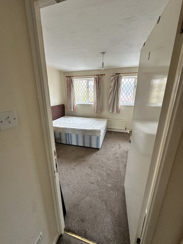 Flat Falcon Close in Nottingham