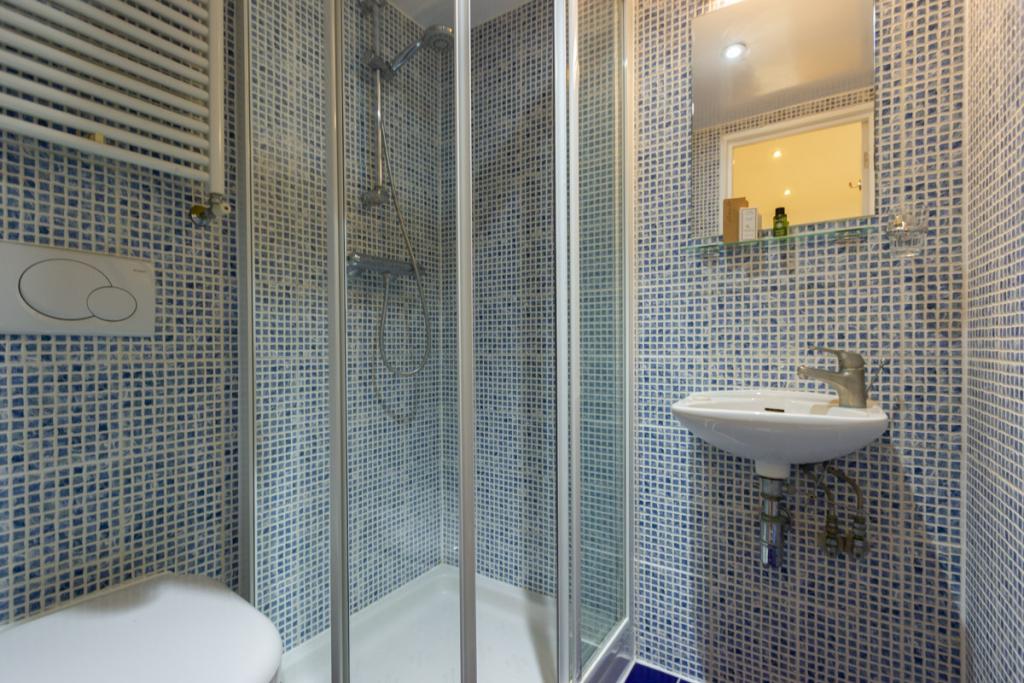 Flat Cartwright Gardens in Greater London