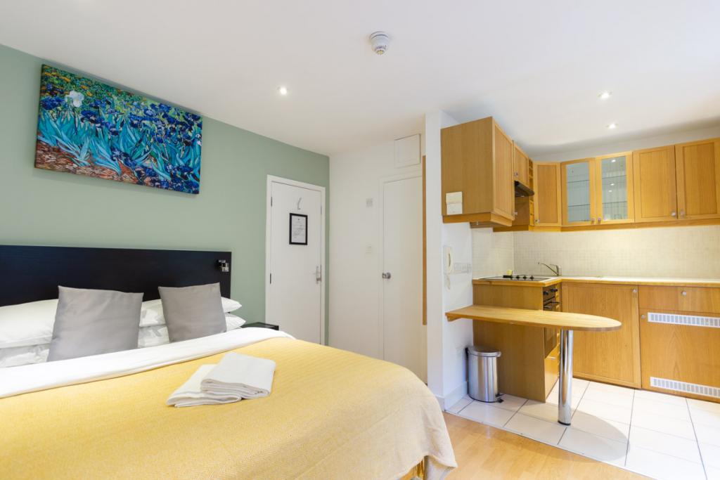 Flat Cartwright Gardens in Greater London