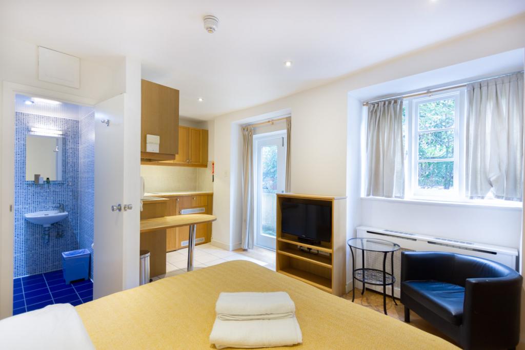 Flat Cartwright Gardens in Greater London