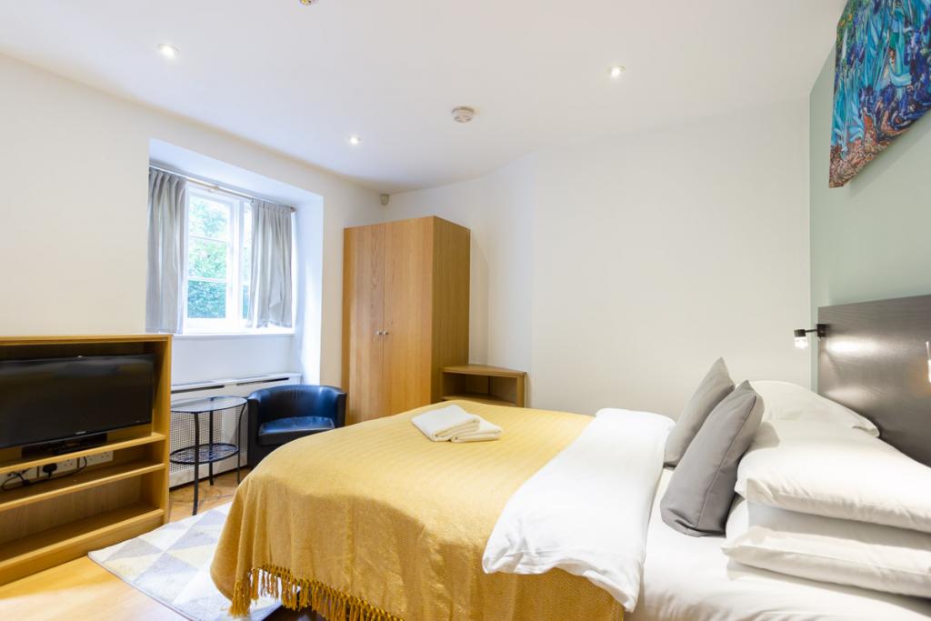 Flat Cartwright Gardens in Greater London