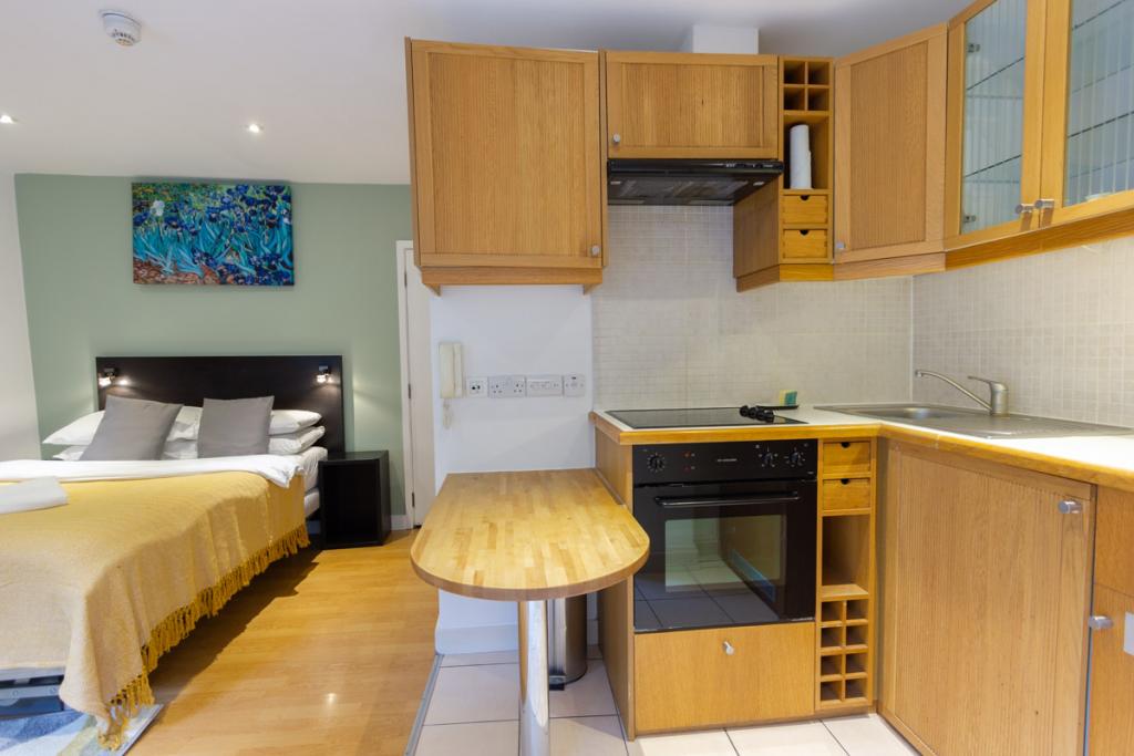 Flat Cartwright Gardens in Greater London