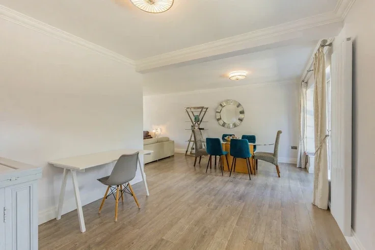 House Magnolia Close in Greater London