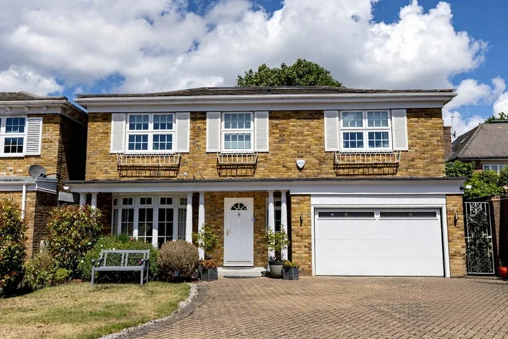 House Magnolia Close in Greater London