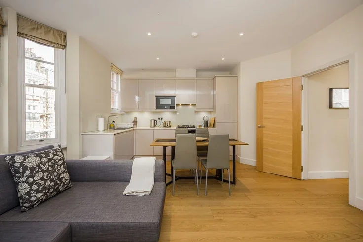 Flat Great Titchfield Street in City of Westminster