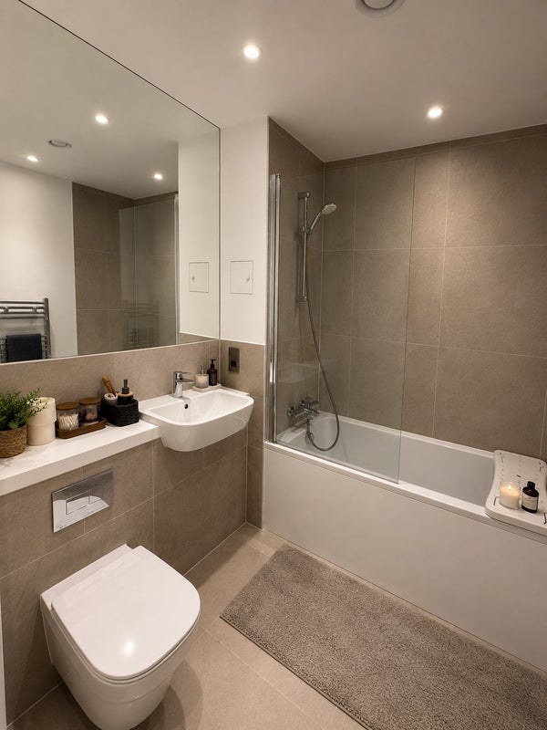 Room Norah Smyth Road in Greater London