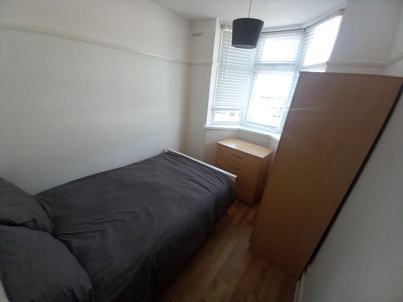 Room Ecclesbourne Gardens in Greater London