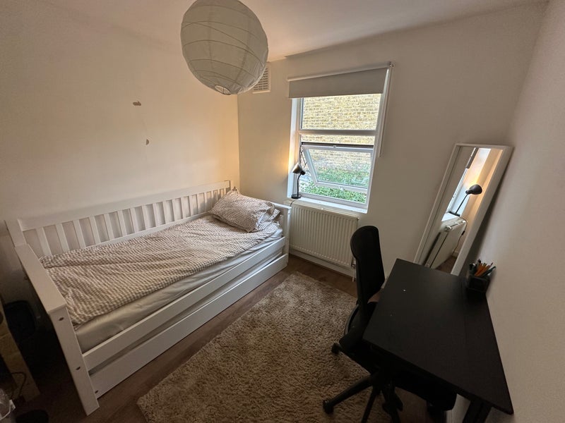 Room Brockwell Passage in Greater London