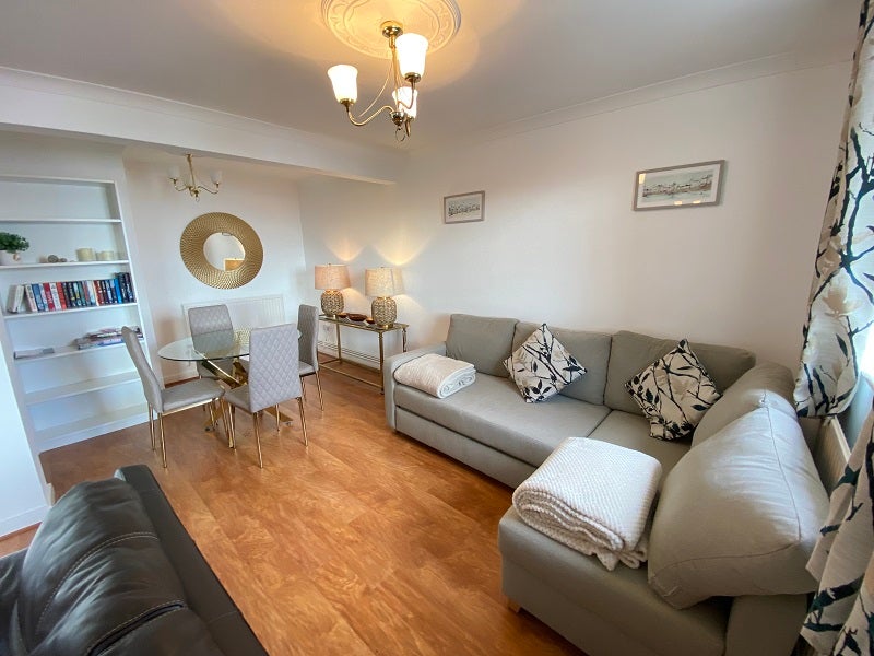 Flat Langland Bay Road in Newton