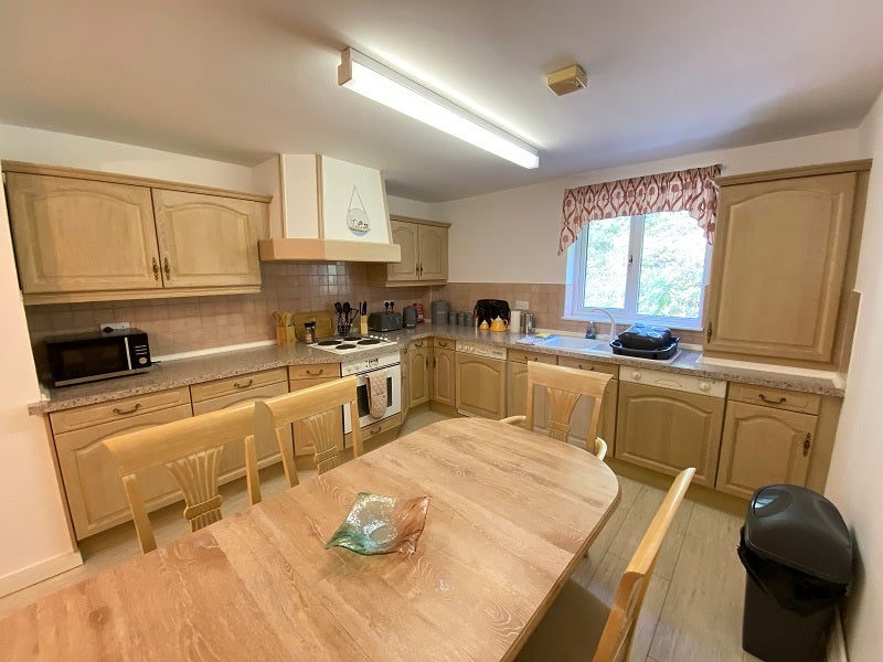 Flat Langland Bay Road in Newton
