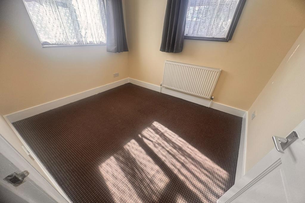 Flat Ley Street in Greater London