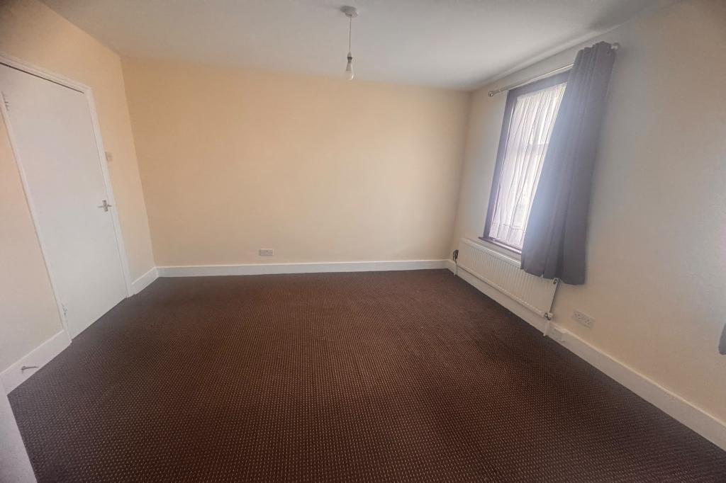 Flat Ley Street in Greater London