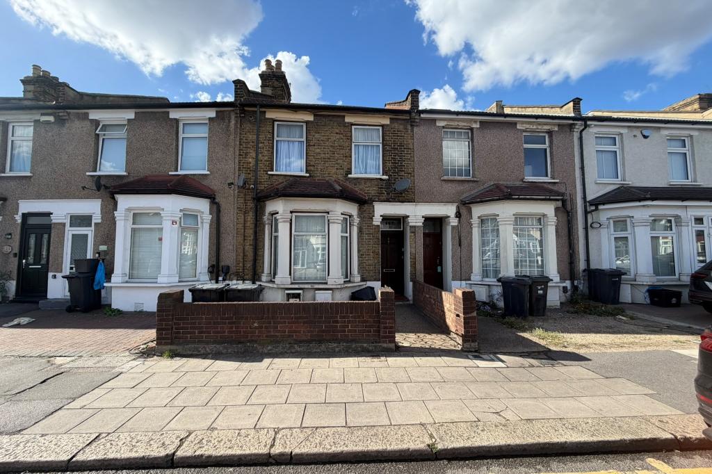 Flat Ley Street in Greater London