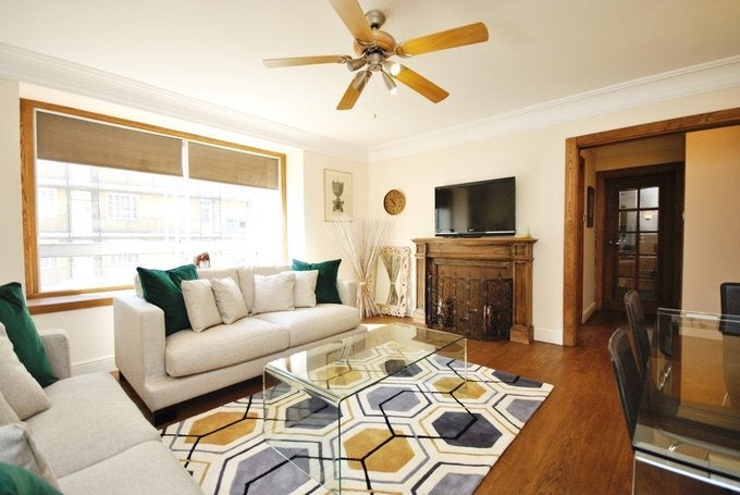Flat Kinnerton Street in London